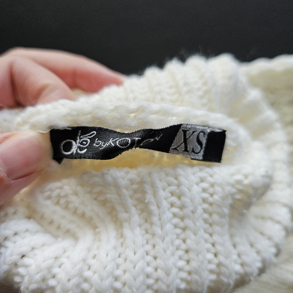 White turtleneck - Picture 2 of 2